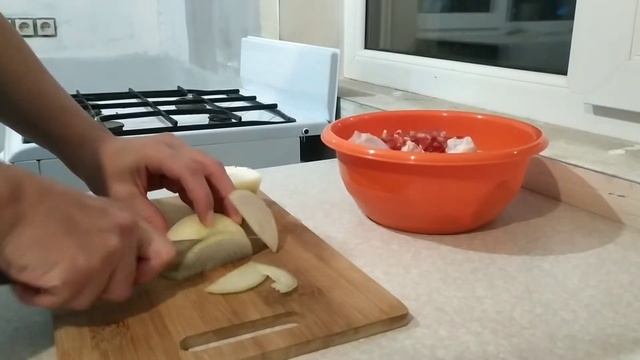 асмр : макароны с тефтелями под сливками // куриные ножки запечённые с гранатом и луком смотреть онлайн