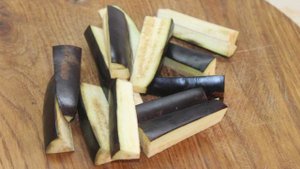 Баклажаны жаренные в соевом соусе с чесноком