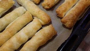 десерт за 5 минут | слоённые трубочки с вишней и сгущёнкой