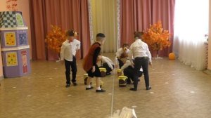 Танец медведей мальчики подготовительная группа на празднике осени
