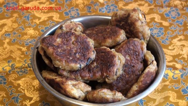 Оладьи овощные с капустой, луком и морковью.