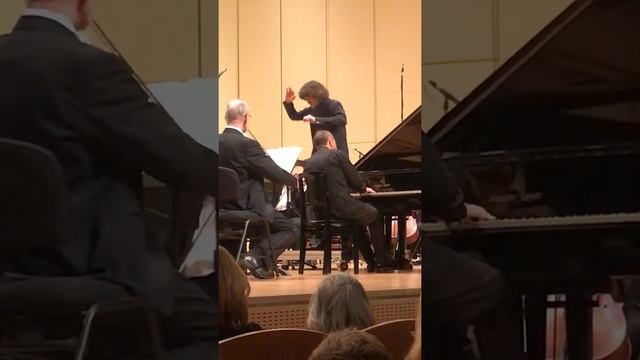 Mikhail Pletnev plays Bach's 1st Concerto. Михаил Плетнев и РНО. Бах: 1 концерт