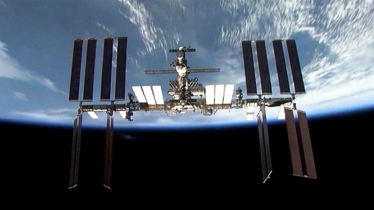 Экипажу на МКС придется подождать, пока за ним отправят новый корабль