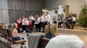 Колокольным наполнен звоном небосвод.