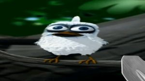 Белая птица кричит, но она понюхала бебру