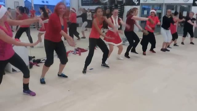 В лесу родилась ёлочка - Зумба!!! New year dance - Zumba! HD смотреть онлайн