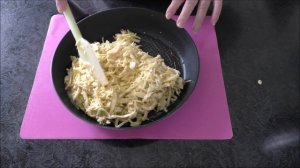 Все удивляются, почему он такой ВКУСНЫЙ! Всё смешала и на сковородку! Заливной пирог с капустой.