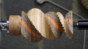 Изготовление настольной вазы из карандашей на токарном станке