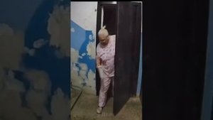 Безумная бабка замучала соседей!) Ежедневная уринотерапия под двери.. Ритуалы, обряды, бабка колдуе