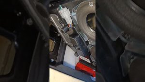 Infiniti: Не работает электропривод двери багажника. Марсианский звук и стук из динамиков.