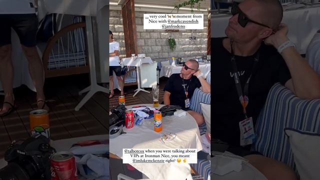 Así se relajó Frodeno tras el Mundial de Niza: una buena cerveza y charla con Mark Cavendish