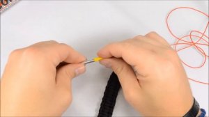 Make the 'Herringbone Stitched' Cobra Paracord Bracelet - Paracord.com