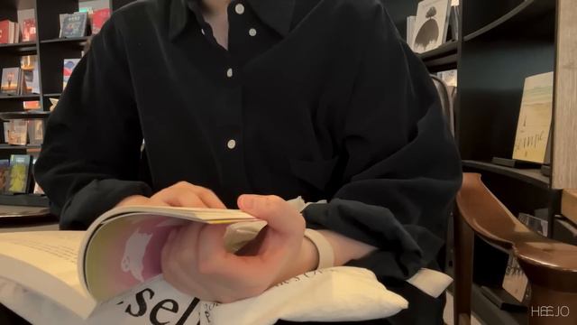아이폰VLOG/하루에 책 3권 읽는 일상. 카페에서 일하고 밥해먹는 프리랜서 브이로그.