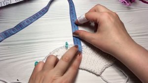 Модный Комбинезон узором листья на малыша часть 2- вяжем ножки