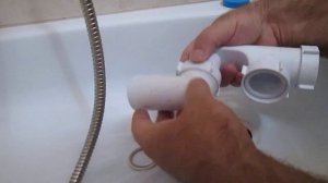 Как почистить сифон в поддоне. Как почистить засор в ванной/поддоне, если не сливается вода