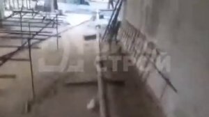 Процесс заливки площадки линейным автобетононасосом.