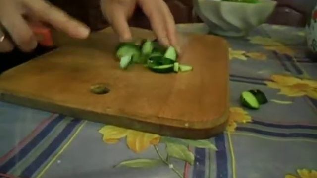 салат из огурцов и яиц