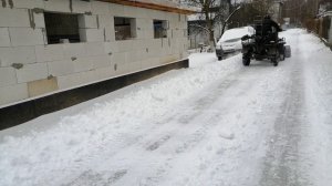 Чистим снег самодельным квадроциклом.