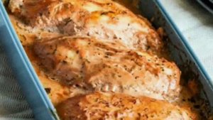 Филе грудки, запечённое в сметанно-томатном соусе рецепт приготування в описах