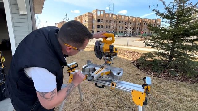 Dewalt tools.Ми обрали інструмент Девольт для укладання підлоги в Канаді. Dewalt in Canada. смотреть онлайн