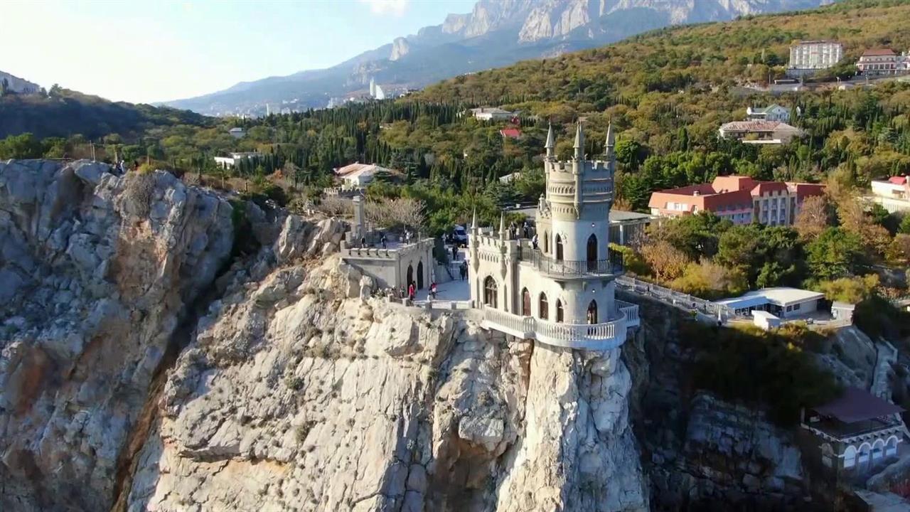 Один из самых узнаваемых символов Крыма "Ласточкино гнездо" открыли после реставрации