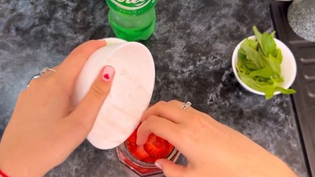 Быстрый,летний, клубничный лимонад??