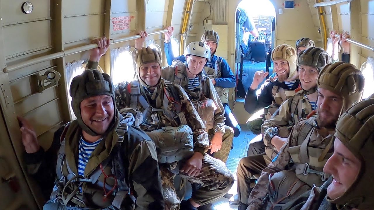 Прыжок с парашютом || 2 августа 2021 г. Красноярск || День ВДВ смотреть онлайн