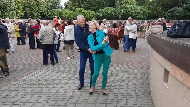 "Самый близкий человек рядом- рядом, боже мой..." смотреть онлайн