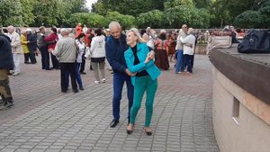 "Самый близкий человек рядом- рядом, боже мой..."