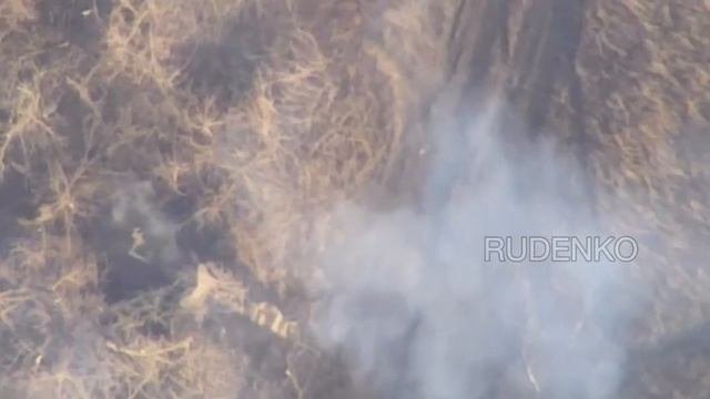 Уничтожение вражеской гаубицы барражирующим боеприпасом.