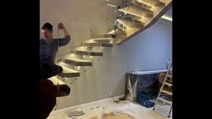 Консольная лестница и ограждение из стекла