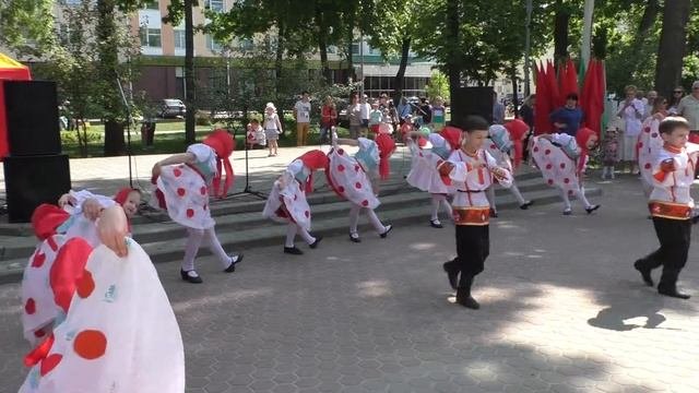 Красные платочки, розовые щечки