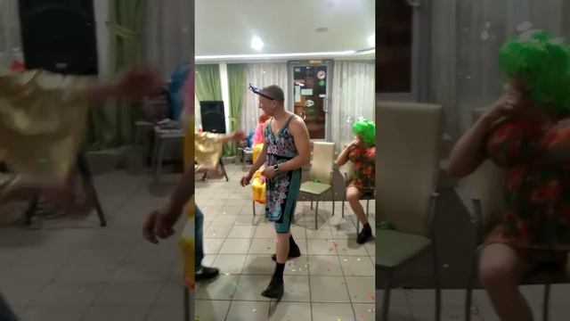 Три царевны под окном!