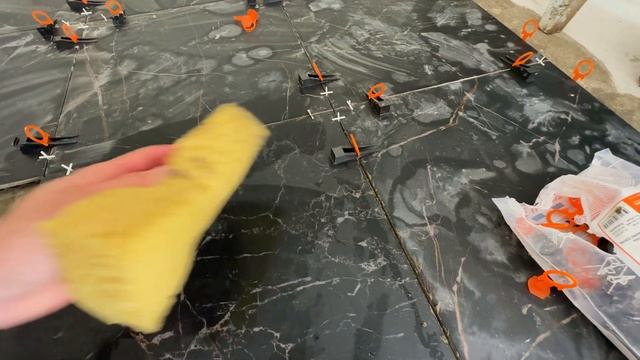 Как положить керамогранит на пол не имея опыта ?Укладка керамогранита на теплый пол!