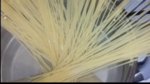 Выбираем хорошие спагетти и варим их Al dente аль денте