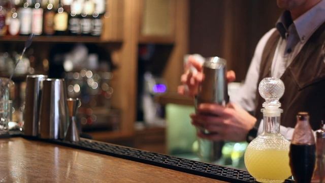 КОКТЕЙЛЬНЫЙ АЛФАВИТ: "А" Три популярных твиста на классику от Apotheke bar. смотреть онлайн