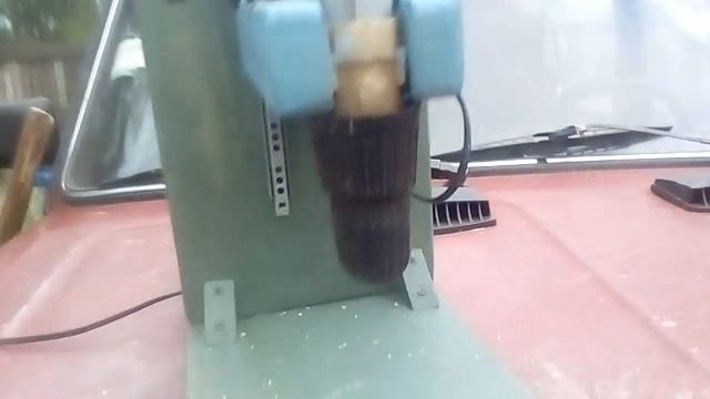 Сверлильный станок из дерева и мотора от шуруповерта смотреть онлайн