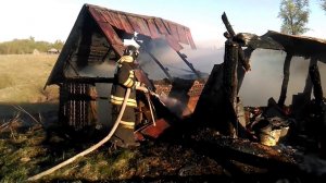 ПОЖАР в деревне рухнула крыша
