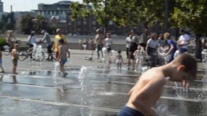 Веселые и мокрые платья, или Фонтан и девушки! / Funny and wet dresses, or Fountain and girls!