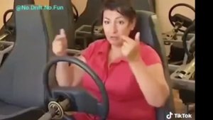 ДАМАЧКА ДАЕТ УРОКИ ДРИФТА ПОД ФОНК_Drift phonk #Shorts