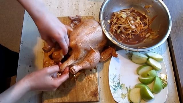 Курица с яблоками в духовке. Кисло-сладкий маринад