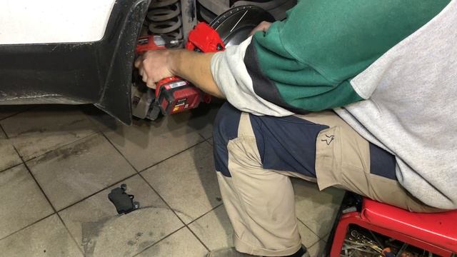 KIA Sorento prime замена задих суппотров на BREMBO смотреть онлайн