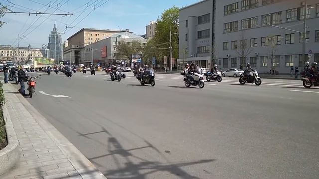 Официальное открытие мото сезона в городе Москва + бонус, корейский хор =) смотреть онлайн