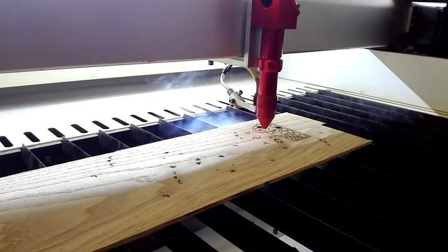 Лазерная гравировка и резка дерева. смотреть онлайн