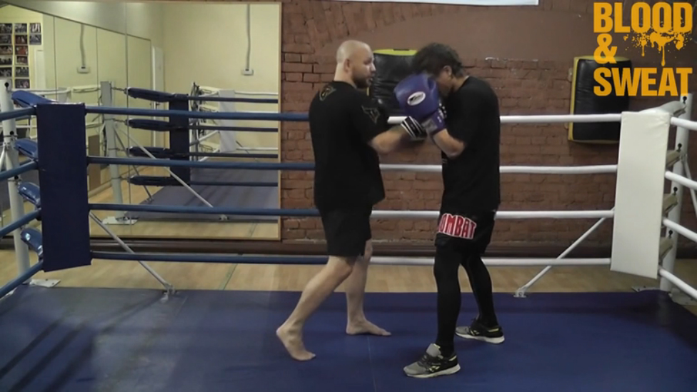 Бокс. Сдвоенный апперкот в ближнем бою. Boxing. Double uppercut on close distance.