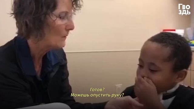 Когда Доктор Щупала Горло Мальчика, Вся Семья Затаила Дыхание смотреть онлайн