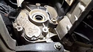 Замена манжетного уплотнения переднего правого привода DQ-381.