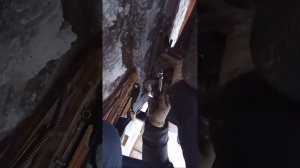 Как утопить( сжать)задний цилиндр на суппорте.