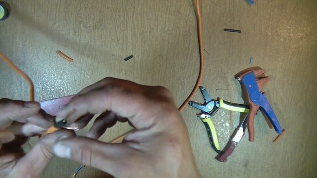 соединение провода удлинителя Как прочно соединить многожильный провод Ремонт провода переноски смотреть онлайн