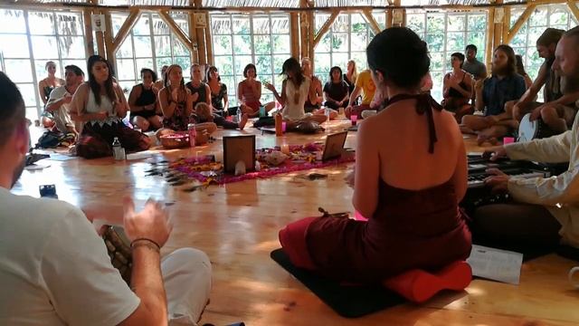 Om Ganesha Om Ganapati Om Mantra Chanting / Kirtan (from Mooji Sangha)